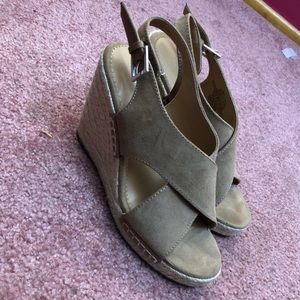 Tan wedges